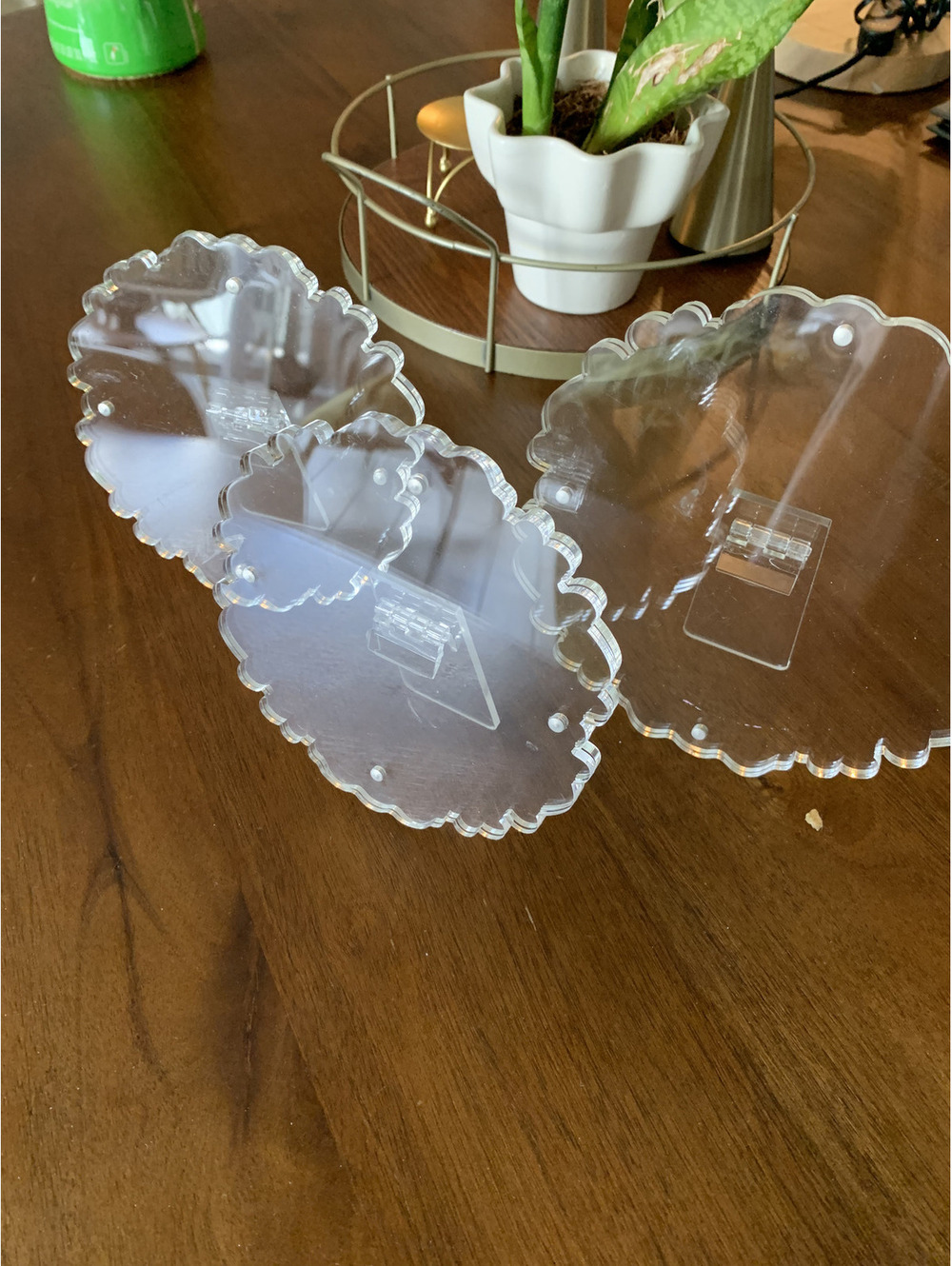 Set of 3 round Acrylic Frames Scallop Edges